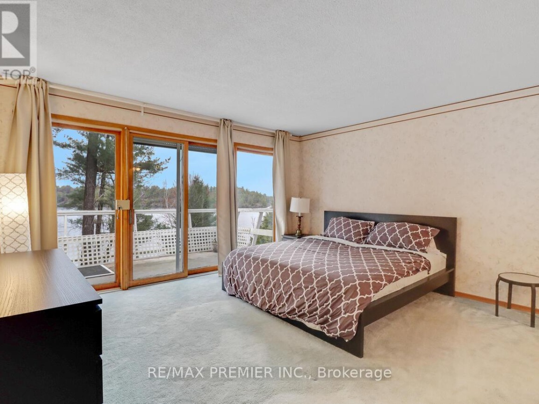 570 Phillip Street E, Gull Lake