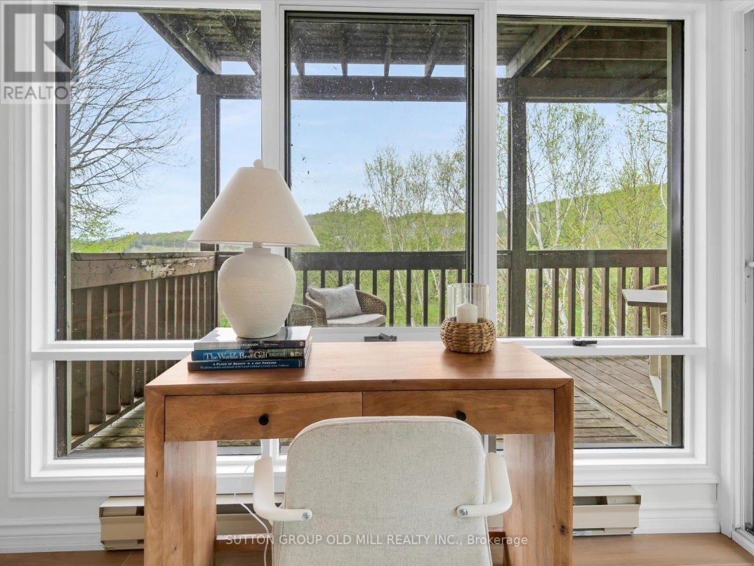 203 26 Deerhurst Drive, Peninsula Lake
