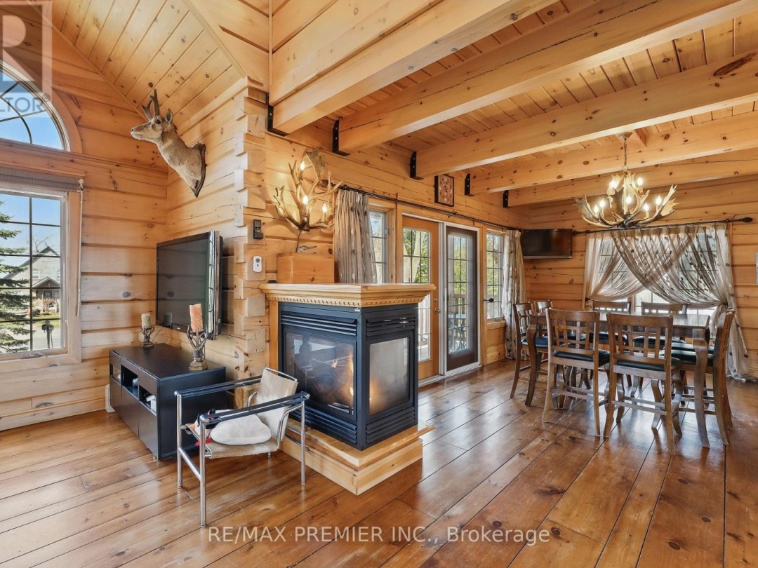 2441 Lakeshore Drive, Lake Simcoe