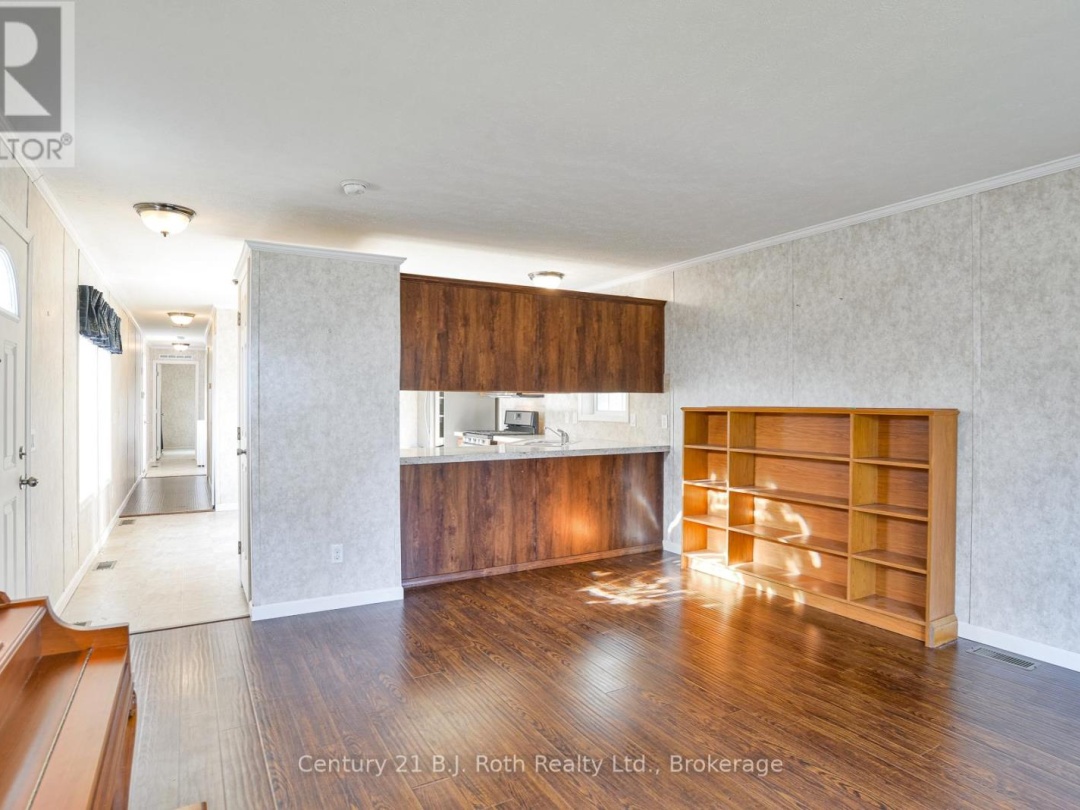 200 - 580 WEST STREET S, 