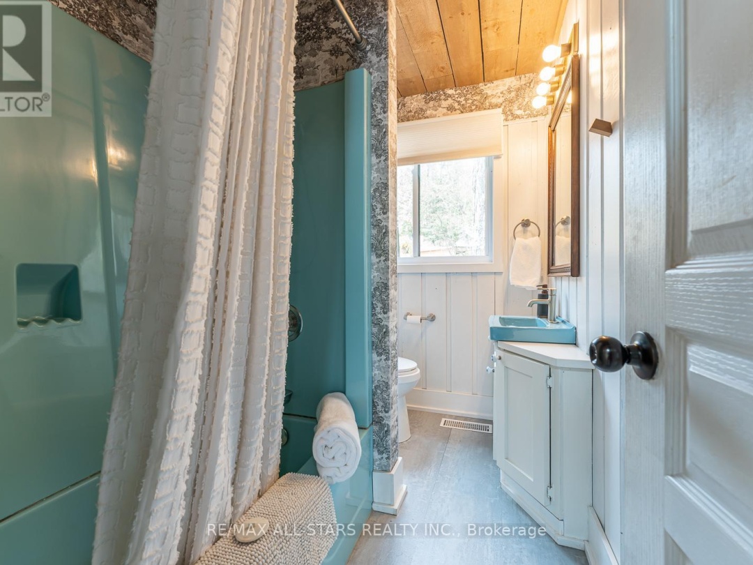 1008 Rolland Drive, Little Kennisis Lake