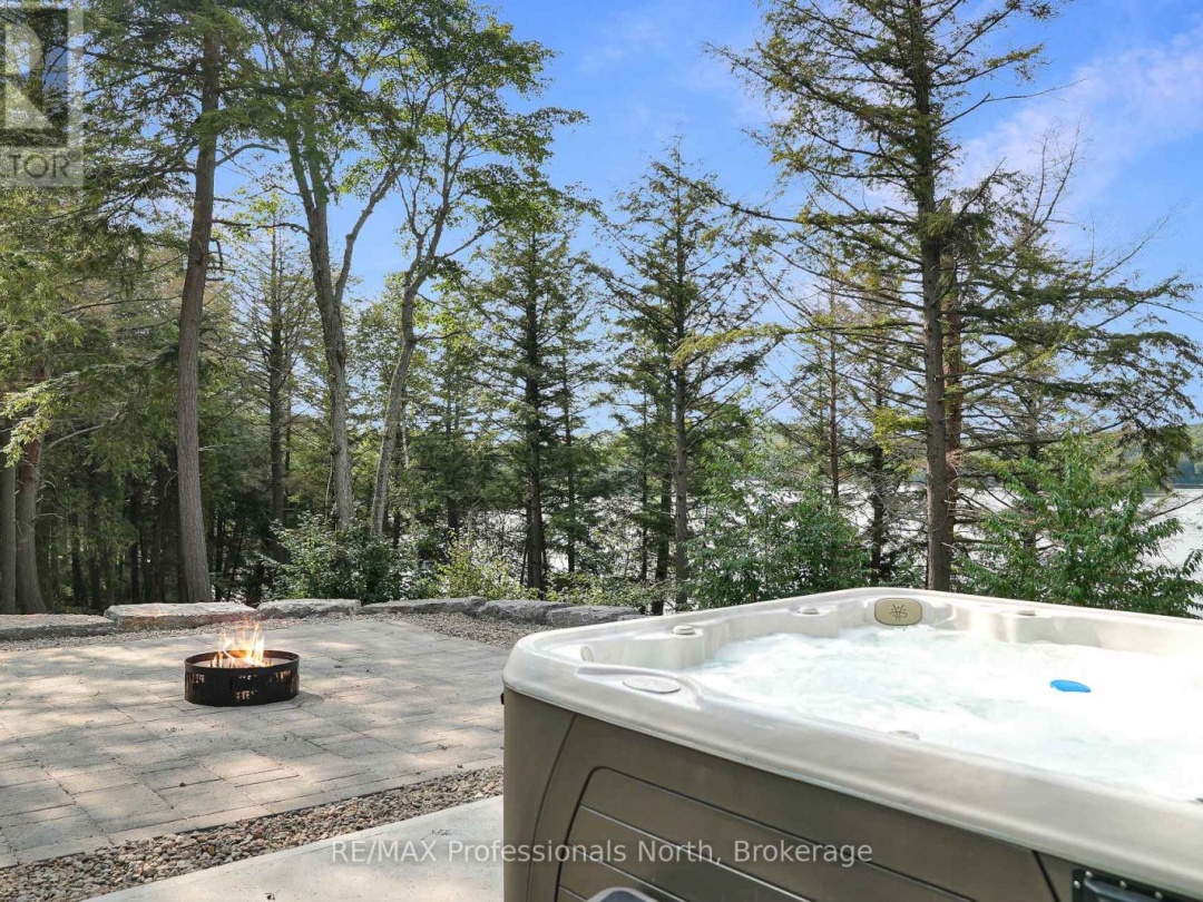 1034 Lone Wolf Crescent, Percy Lake