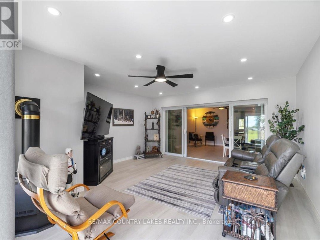 9 3 Paradise Boulevard, Lake Simcoe