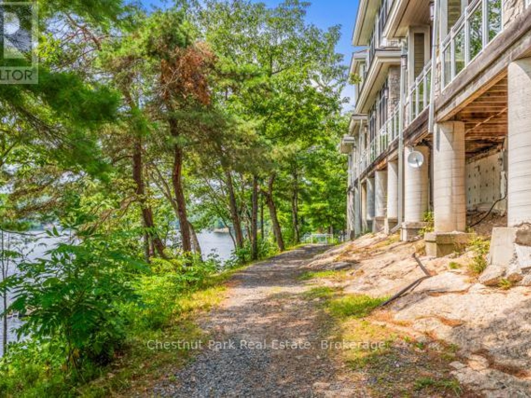 B206 - 1869 MUSKOKA ROAD 118 ROAD W, 