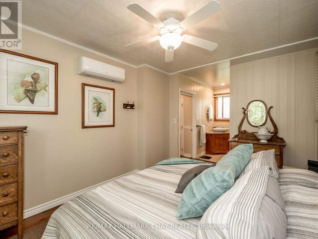 8 EAGLE RIDGE LANE, 
