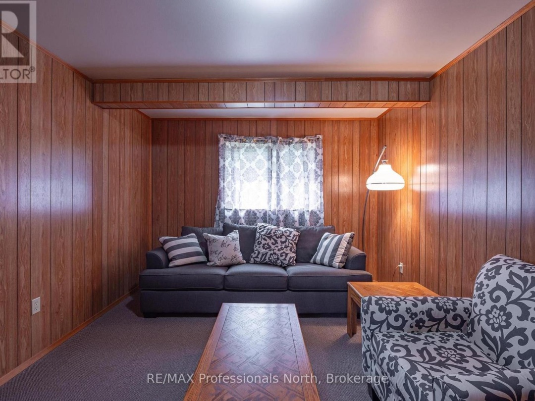 1070 Glamorgan Road E, Gooderham Lake