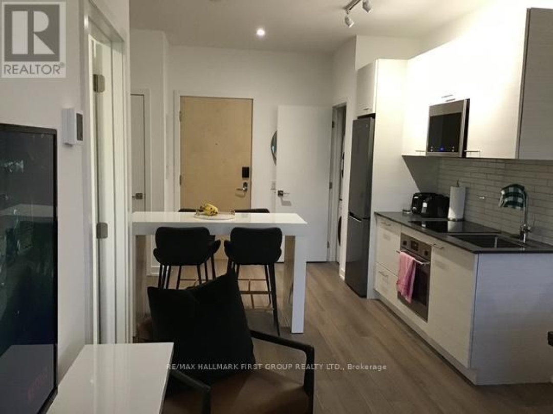 104 - 120 CARRICK TRAIL, 
