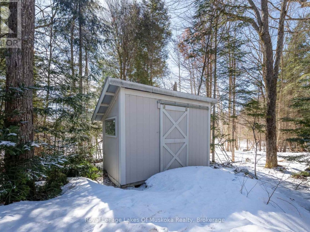 1420 Limberlost Road, Pell Lake