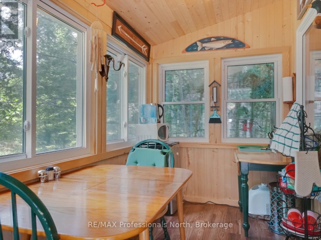 1279 ENGLISH CIRCLE, 