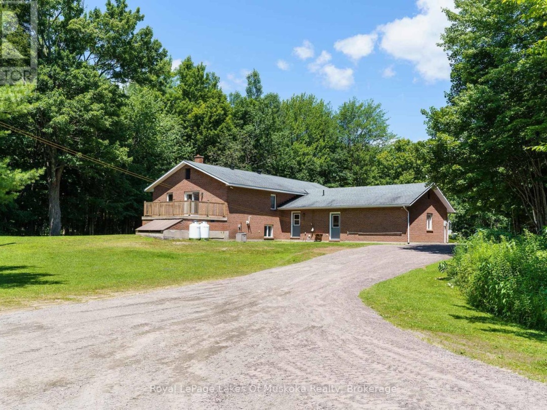 1020 AMELIA CRESCENT, 