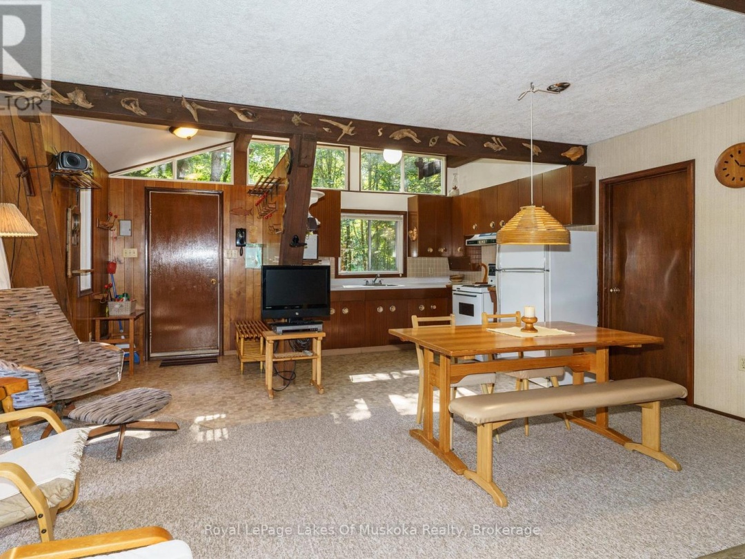 1363 West Oxbow Lake Road, Oxbow Lake