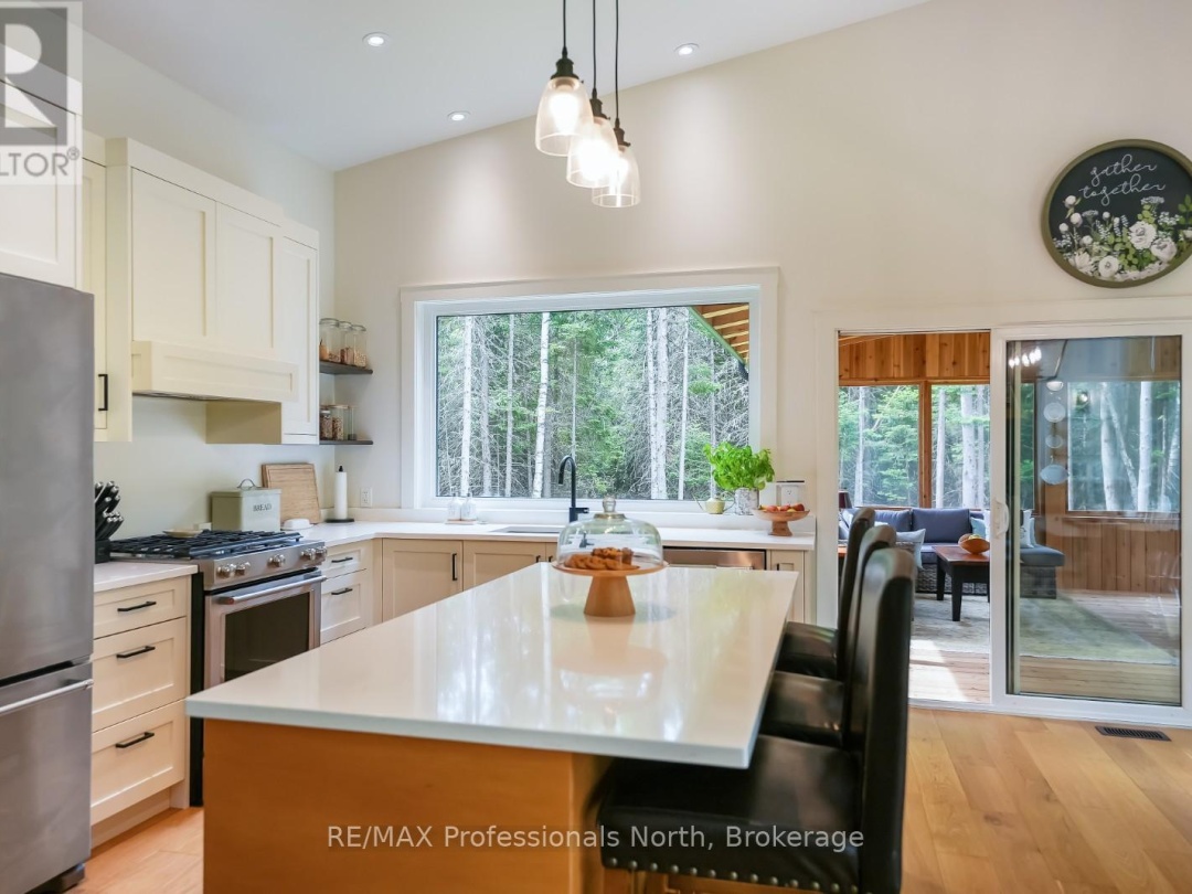 1086 STOTHART CREEK ROAD, 