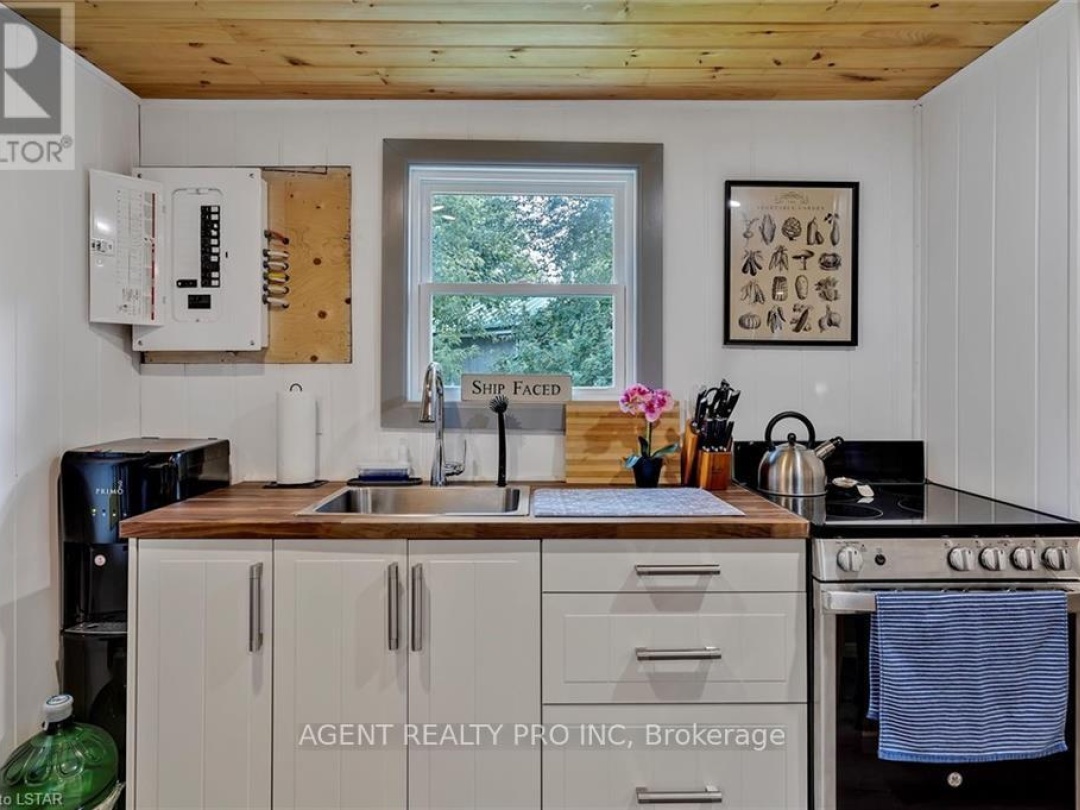 21 ORIOLE ROAD, Cameron Lake