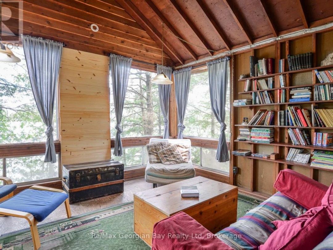 214 Trans Canada Bay Road, Six Mile Lake