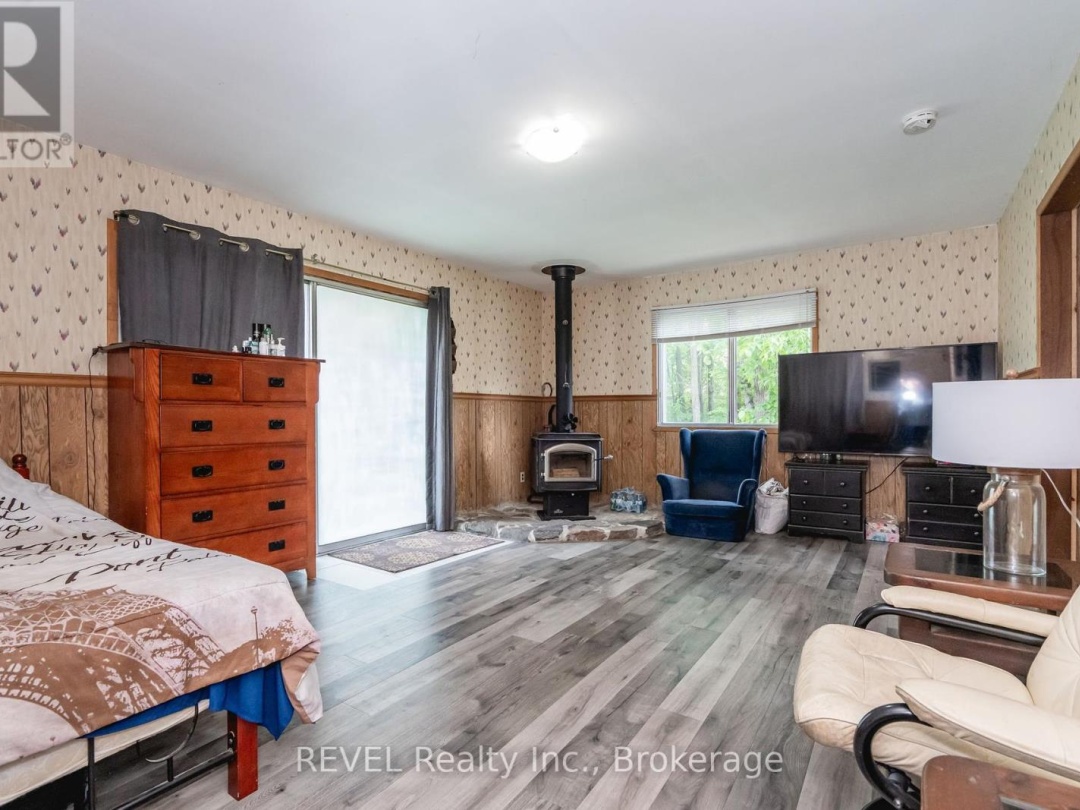1515 LOVERING LINE, 