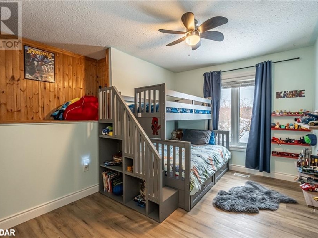 285 WARMINSTER Sideroad, 
