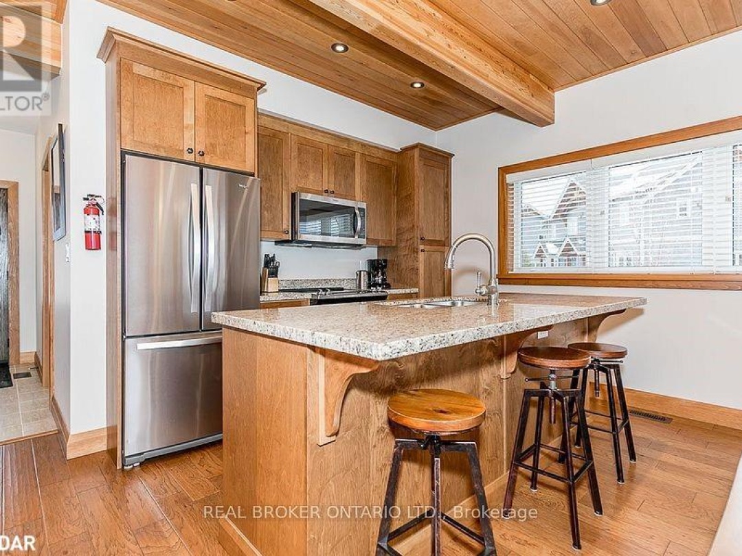 1841 Muskoka Road 118 Road W Unit# 1B, Lake Muskoka