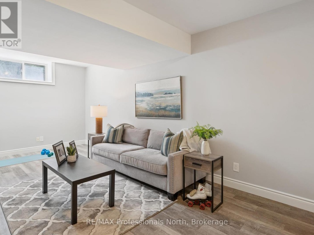 23 THOMAS CRESCENT, 