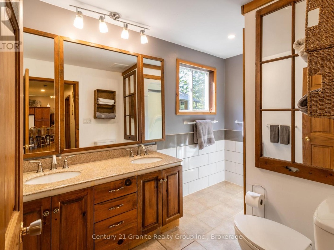 1054 THE NARROWS TRAIL, 