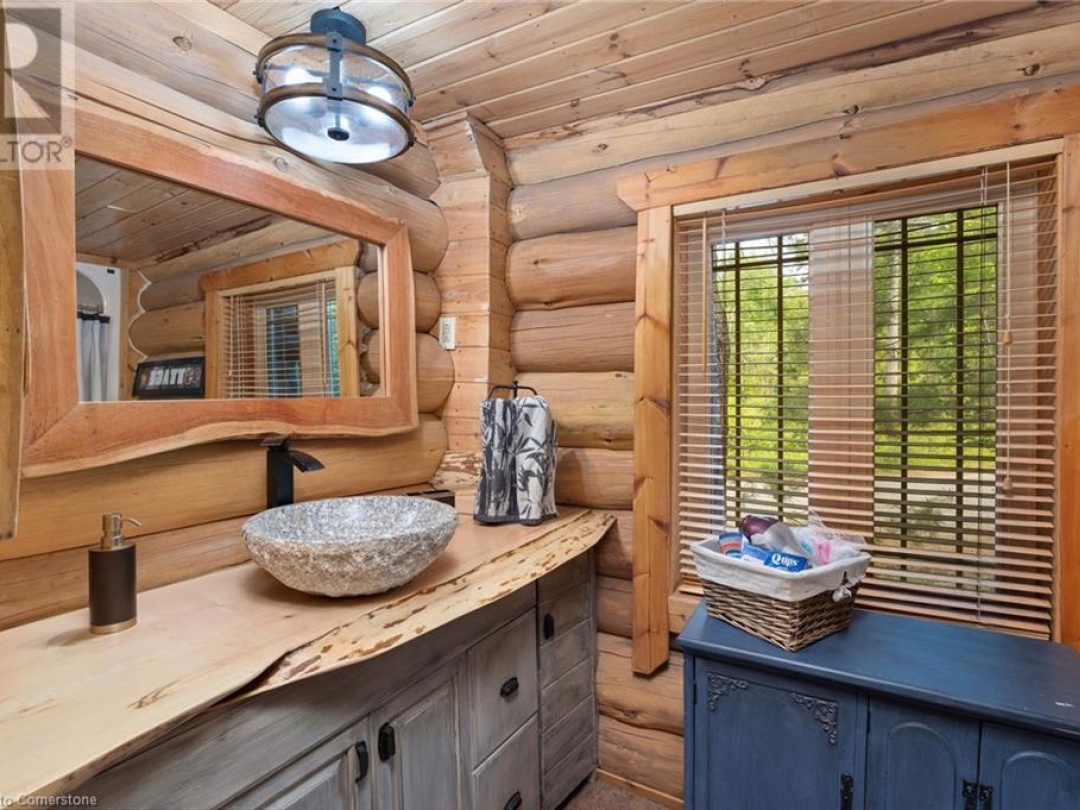 235 LOCH ERNE Road, 