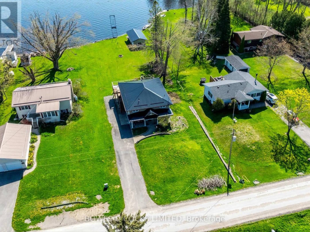 240 Lakeshore Drive, Pigeon Lake