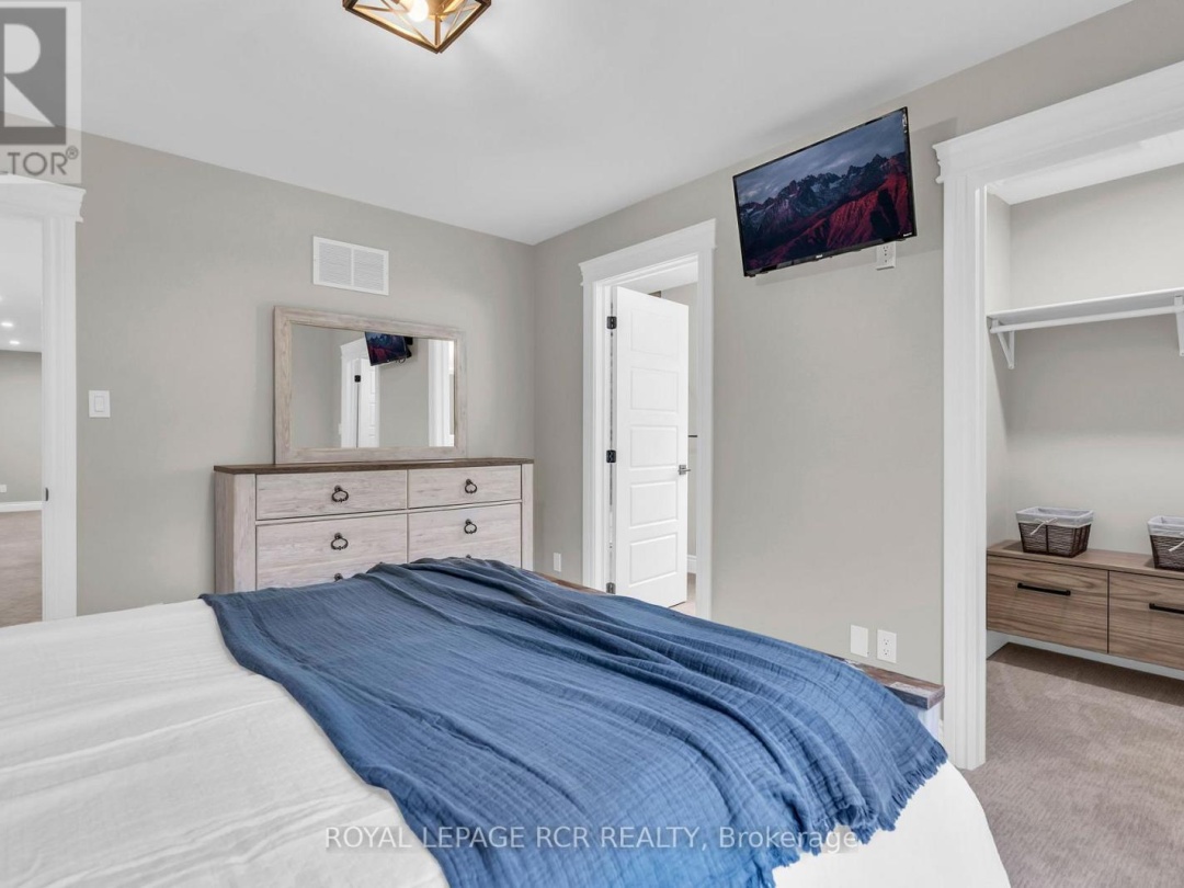 2360 HONEY HARBOUR ROAD, 
