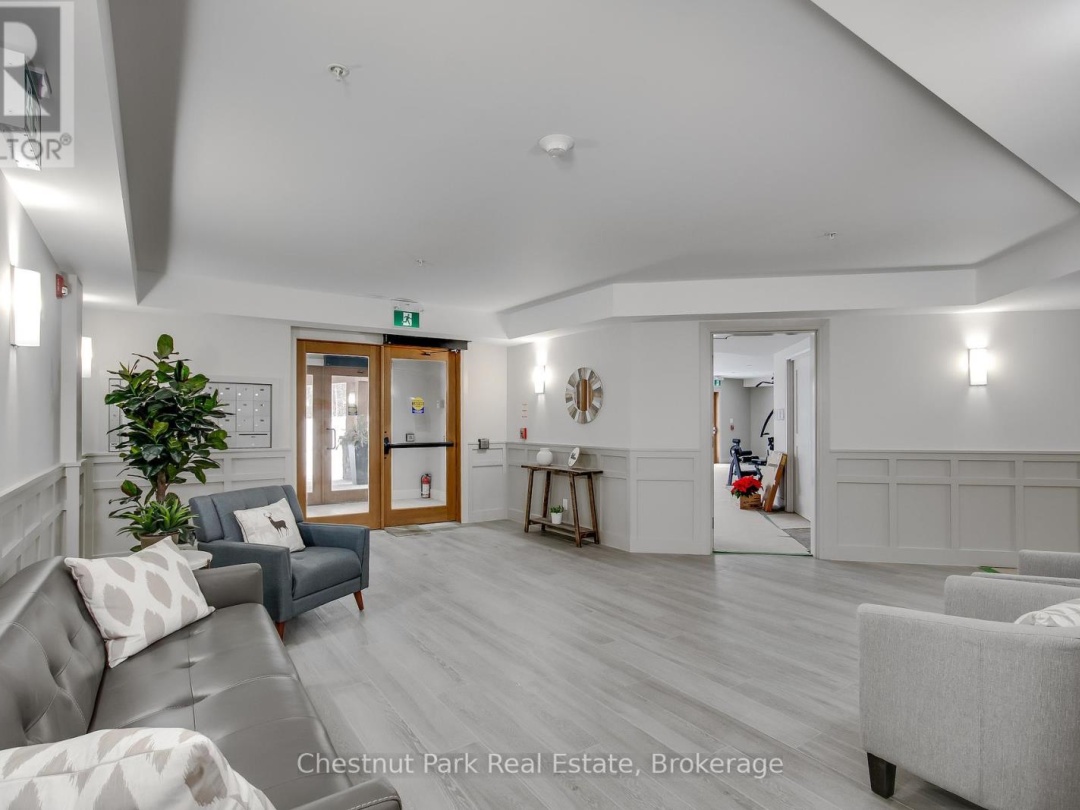 205 200 Anglo Street, South Muskoka Lake