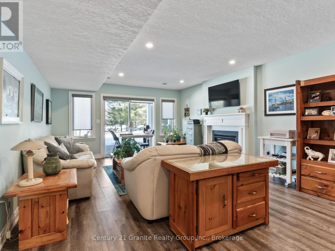 17 Webb Circle, Kashagawigamog Lake