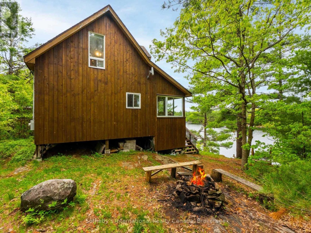 5760 Kahshe Lake, Kahshe Lake