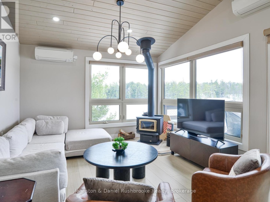 621 Peninsula Road, South Muldrew Lake