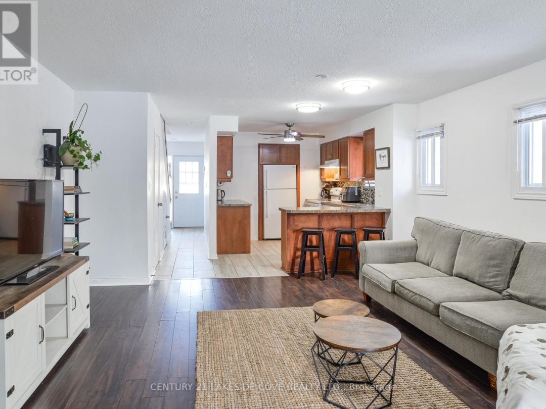 Unit 5 4 Paradise Boulevard, Lake Simcoe