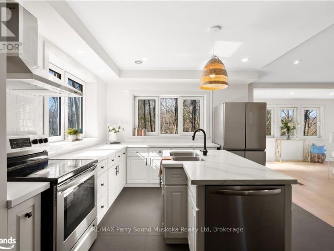 68 Pinewood Road, Long Lake