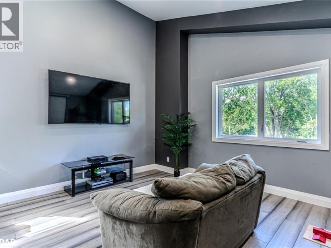 1657 PENINSULA POINT Road, 