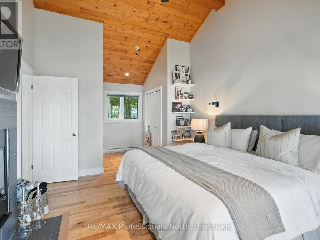 1055 BOXSTOVE POINT TRAIL, 