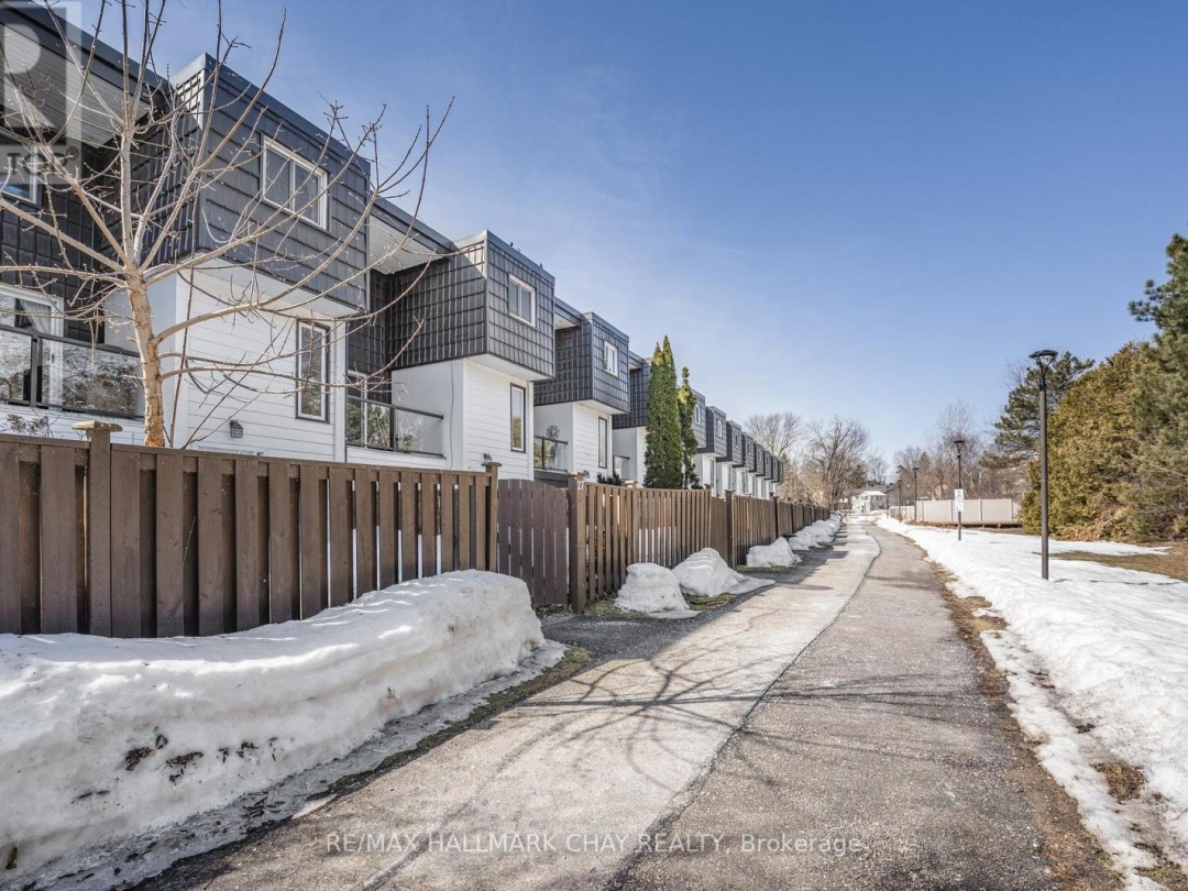 27 40 Victoria Crescent, Orillia