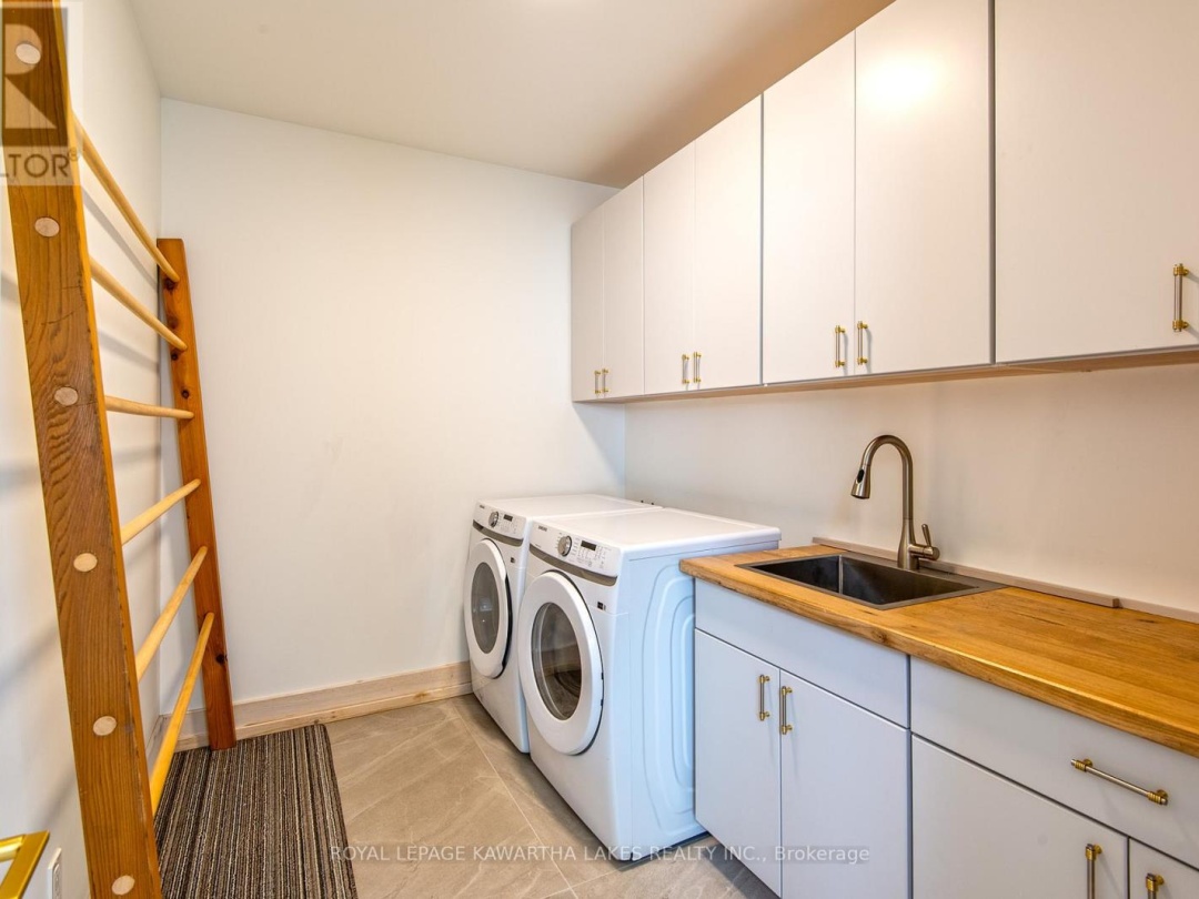 104 MOON LINE ROAD N, 