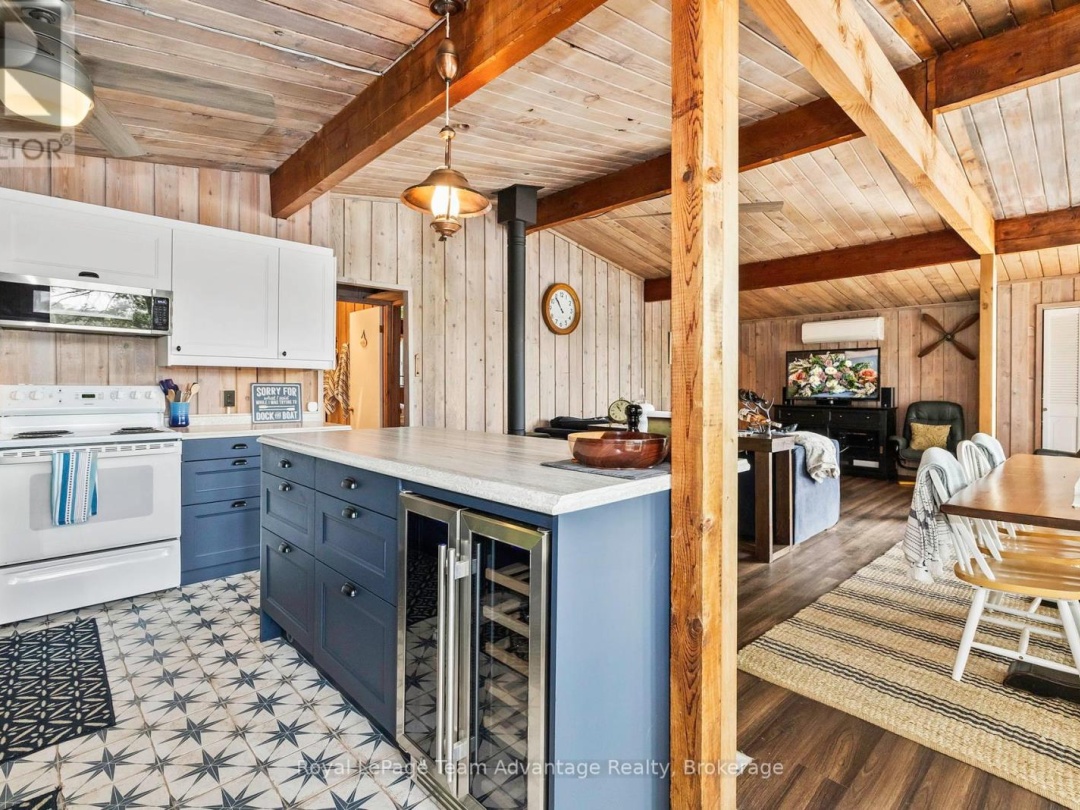 24 B717 ISABELLA ISLAND, 