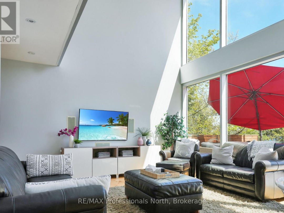 1004 Lipton Drive, Kennisis Lake