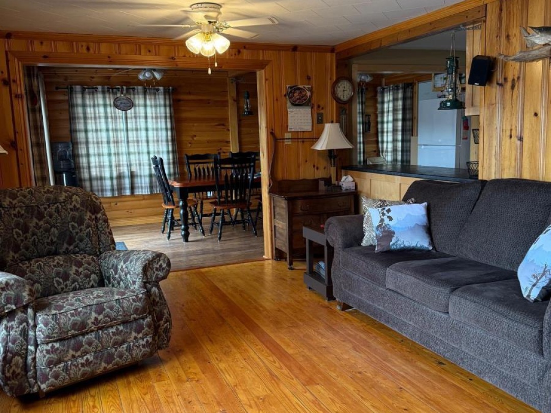 1930 Alsop Road, Glamor Lake