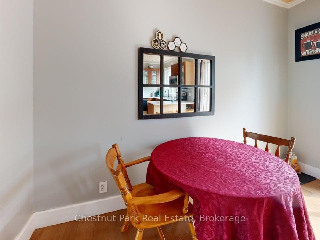 2 - 335 WELLINGTON STREET N, 