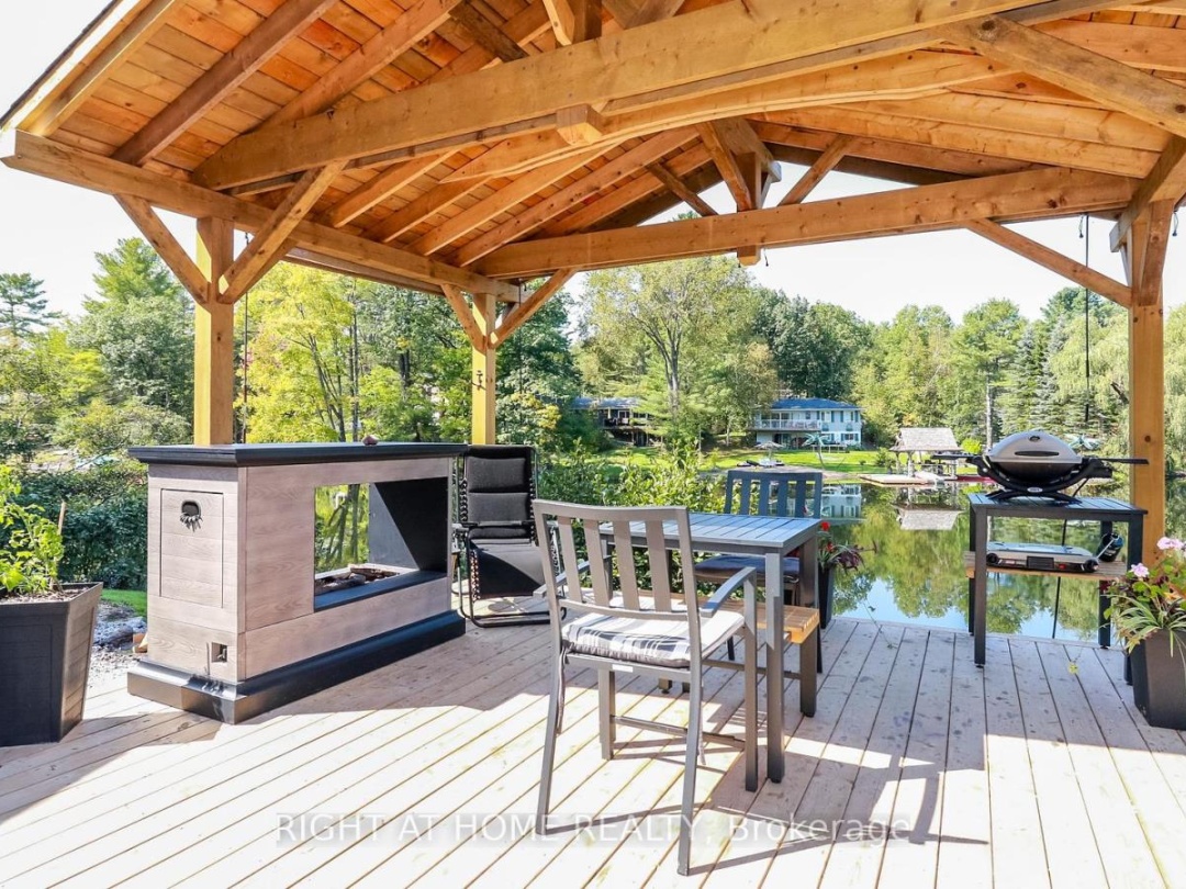 8150 Laidlaw Avenue, Severn Lake