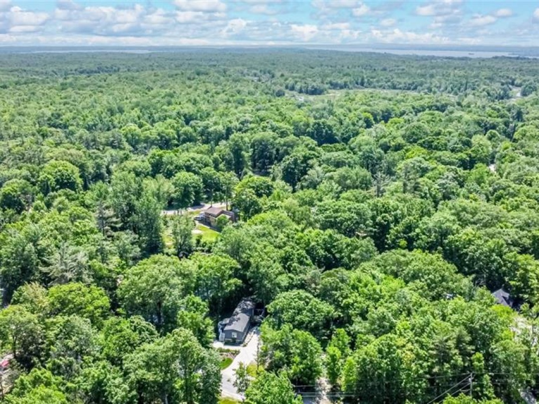 7498 ISLAND Crescent, 