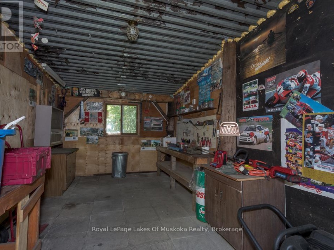 10 MUSKOKA PINES ROAD, 