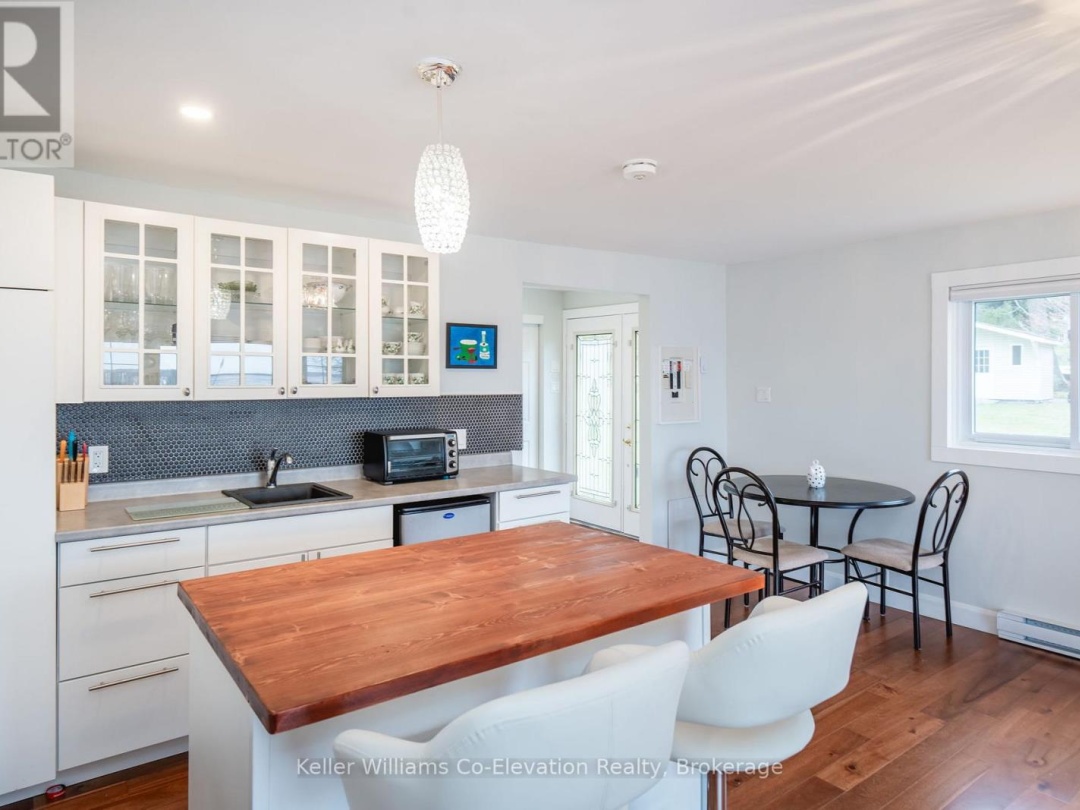 220 Robin's Point Road, Georgian Bay
