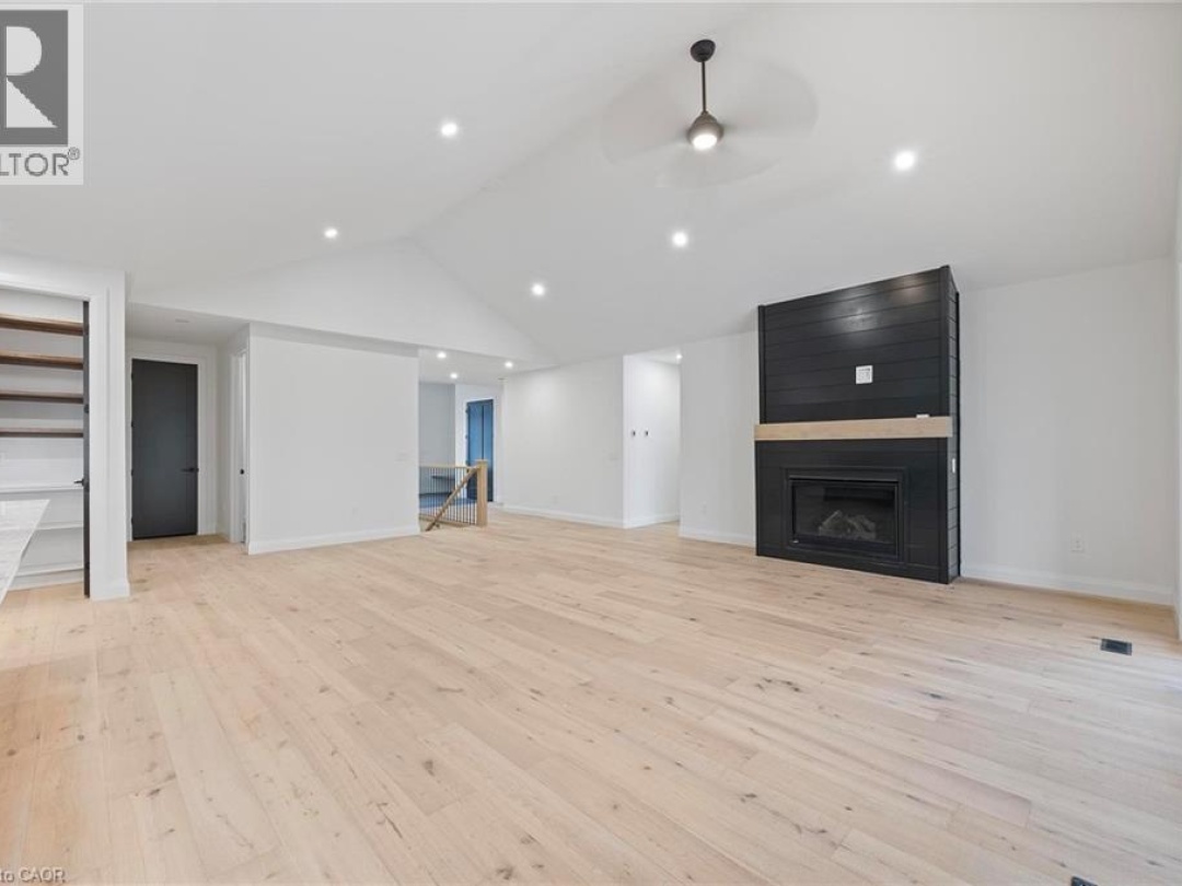 33 GLEN EAGLE Court, 