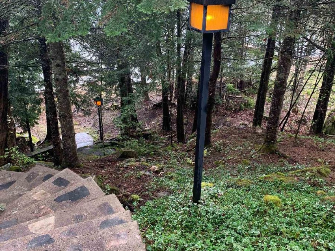 6213 KENNISIS LAKE ROAD, Kennisis Lake