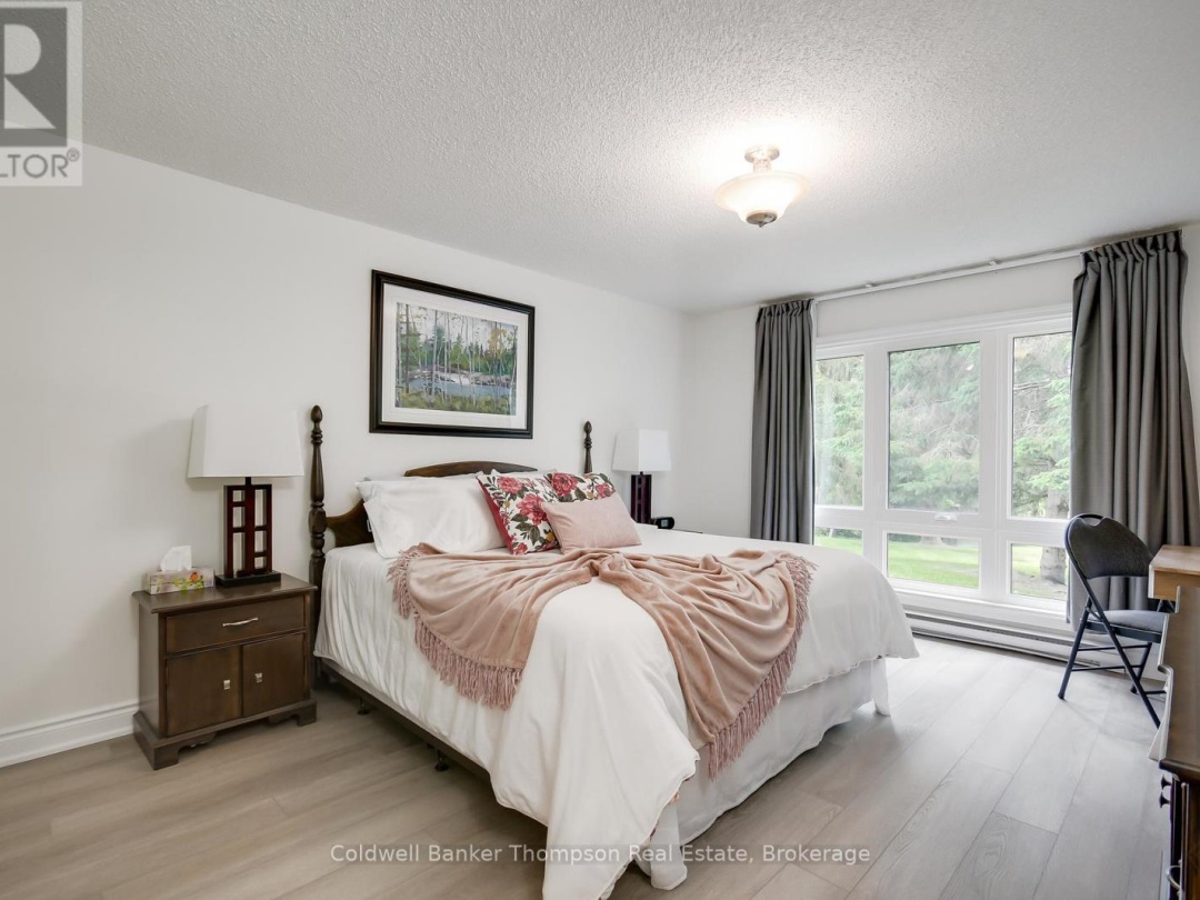 105 32 Deerhurst Greens Drive, Peninsula Lake