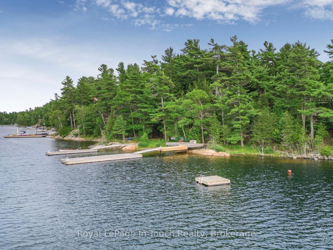 B207 10 Wahsoune Island, Georgian Bay