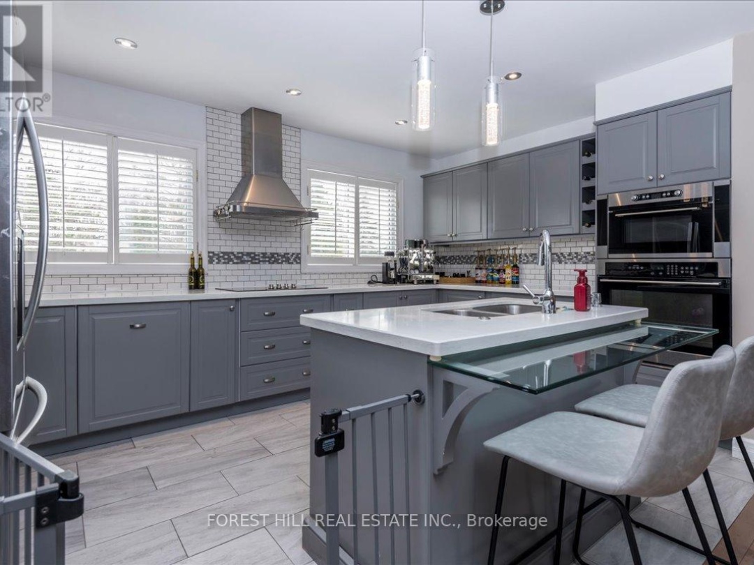 8 - 100 LAGUNA PARKWAY, 