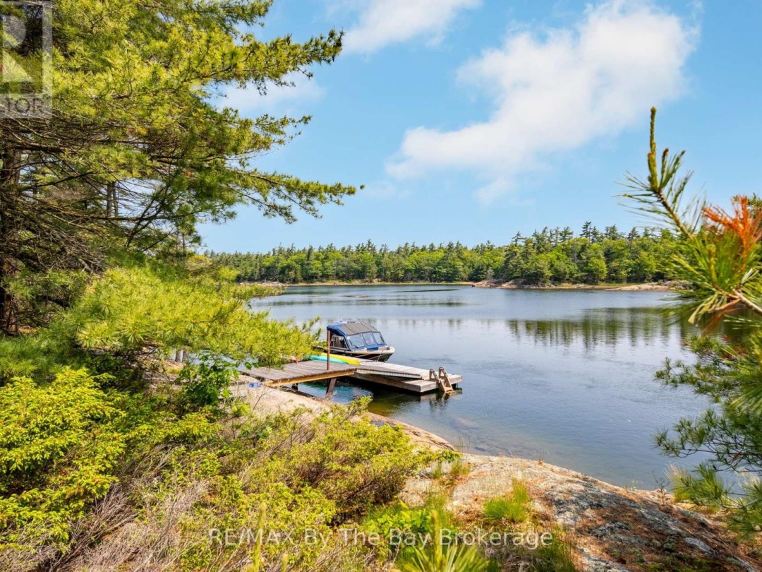 12 IS 3900 GEORGIAN BAY, 